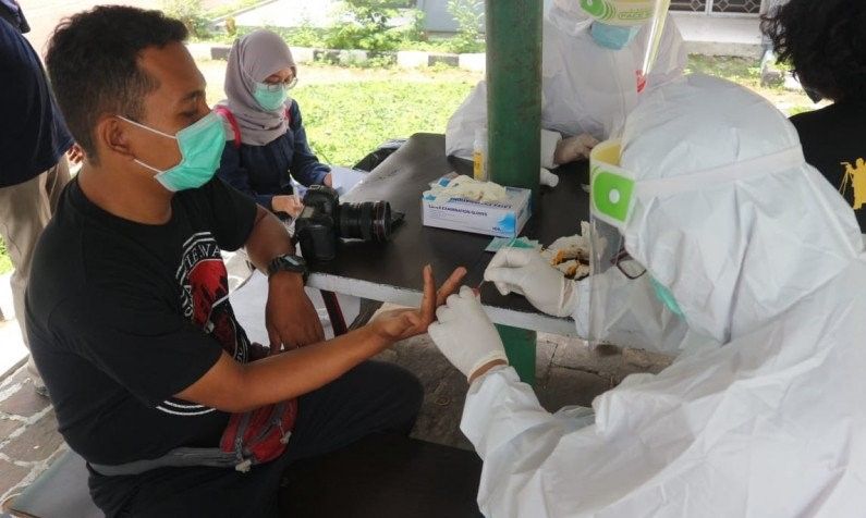 podiumnews.com-Ketua Dewan Postif COVID-19,  Puluhan Wartawan Jalani Rapid Test 